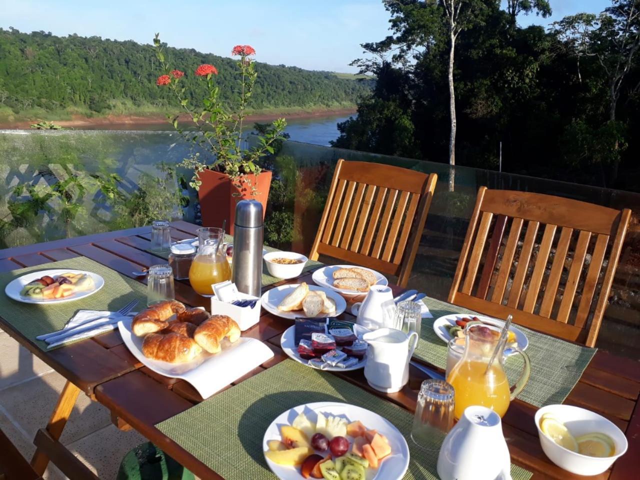Tupa Lodge Puerto Iguazú Buitenkant foto
